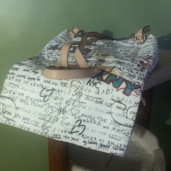 DKNY / Donna Koran Backpack 🎒 - Picture 6 of 8